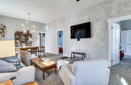 South Broadway House | Deck & Home Office: Walkable Albuquerque Home