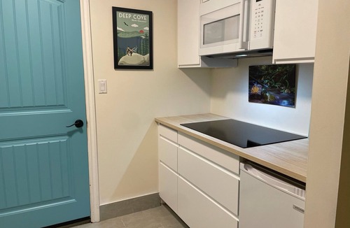 Deep Cove House | Deep Cove Spa suite with outdoor sauna. Steps to village, beach and Quarry Rock!