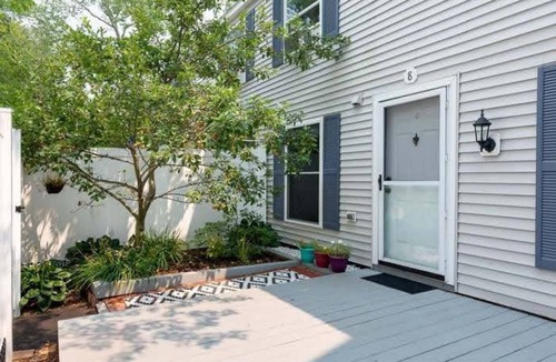 Dover Condo | Delightful 2-bedroom condo in charming Dover