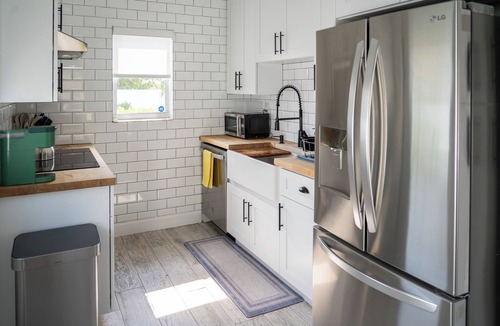 Osceola Park House | Delray Sunshine Cottage with Private Pool and Backdoor Oasis