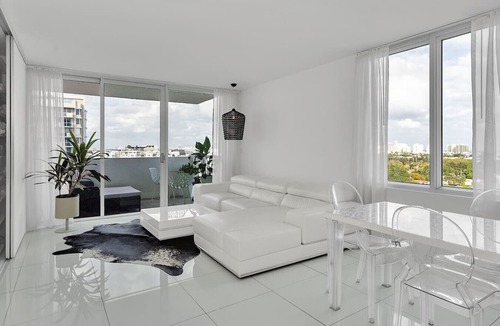 West Avenue Apartment | Deluxe Balcony Suite with Pool, spa, Gym