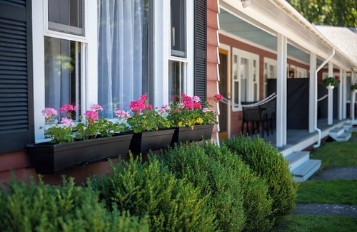 Bar Harbor Hotel | Deluxe King Room w/Breakfast Included