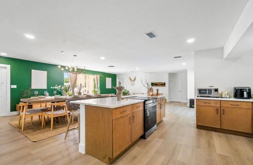 Palm Beach - West Palm Beach Villa | Deluxe Waterfront Villa | BBQ, Pool and Game Room