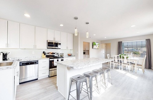 Twin Lakes House | Denver 3 King Beds Remodeled Near Park and Fun