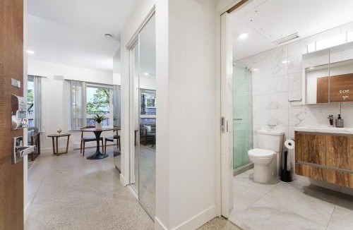 West End Apartment | Designer Studio in Trendy West End Downtown