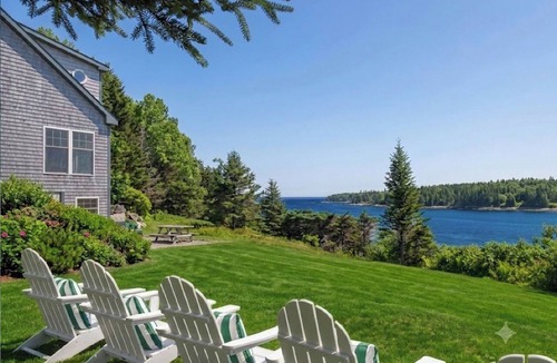 Bernard Cottage | Designer Waterfront Newly Renovated Cottage "ROXABOXEN"