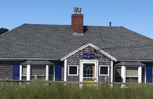 West Hyannisport Cottage | Desirable 4br/2ba Craigville Beach Cottage Steps to Ocean