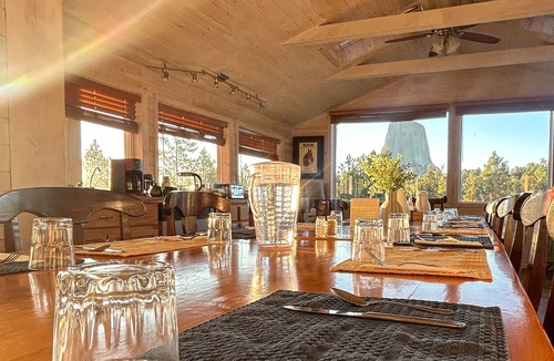 Devils Tower Bed & Breakfast | Devils Tower Lodge (Bed and Breakfast)