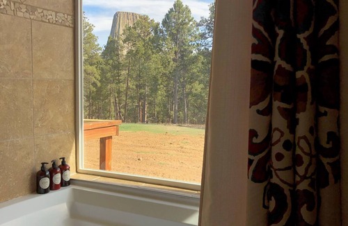 Devils Tower Bed & Breakfast | Devils Tower Lodge (Bed and Breakfast)