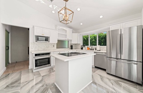 Lauderdale-by-the-Sea House | DIAMOND ESTATES: LAUDERDALE BY THE SEA - 6 QUEEN, 2.5 BATH, POOL & PATIO AREA