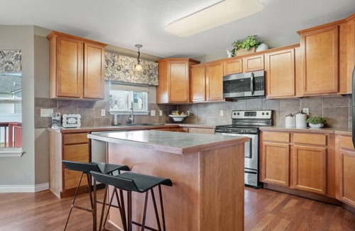 Colonial Pine Hills House | Discover history close by! Spacious 5-bedroom home, easy access to Mt Rushmore