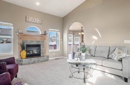 Colonial Pine Hills House | Discover history close by! Spacious 5-bedroom home, easy access to Mt Rushmore