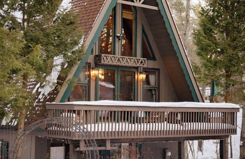 Jay House | Dog-Friendly A-Frame Fireplace · Fenced Yard · 4BR · 7mi to Whiteface