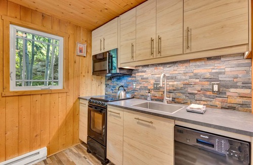 Garfield Cabin | Dog Friendly Close to Monarch King Beds
