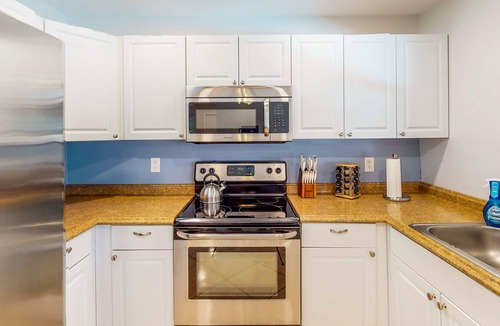 River Park House | Dog-friendly coastal home with private pool, bar, & grill