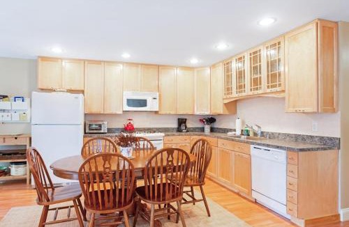 Seal Cove House | Dog-friendly home in great locale close to the ocean with yard, streaming, W/D