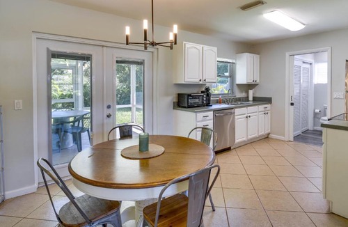 Vero Beach South House | Dog-Friendly Vero Beach Retreat with Porch and Grill!
