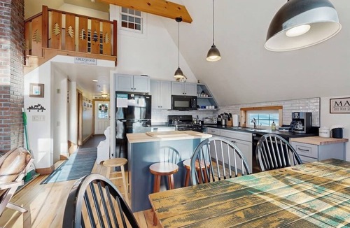Greenwood House | Dog-friendly Woodland home near ski resort with firepit
