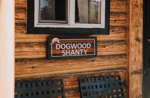 Red Deer River Crossing Cabin | Dogwood Cabin: Cozy Adventure in the Mountains