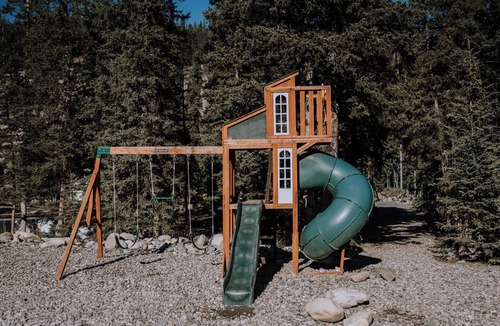 Red Deer River Crossing Cabin | Dogwood Cabin: Cozy Adventure in the Mountains