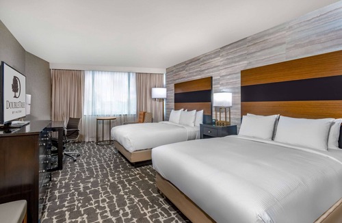 Aurora Hotel | DoubleTree by Hilton Denver - Aurora
