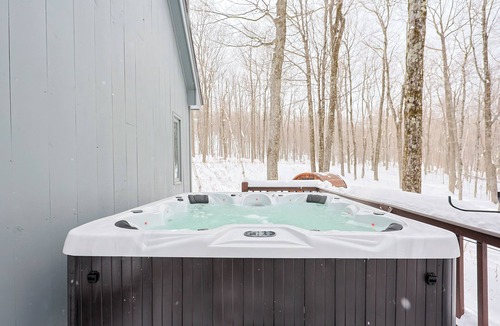 West Dover House | Dover Summer Specials-Barrel Sauna, Fire Pit, Hot Tub, Game Room, Dogs Welcome!