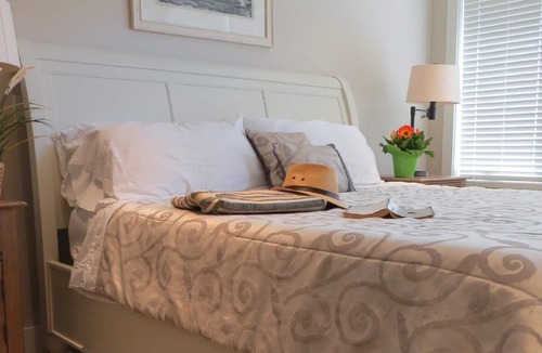 Regional District of Nanaimo House | Down By the Bay Beach House with Community Pool and Private Beach
