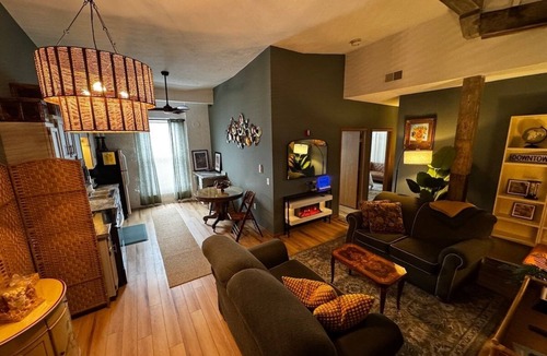 Mansfield Apartment | Downtown 3BR Historic Loft Suite