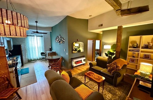 Mansfield Apartment | Downtown 3BR Historic Loft Suite