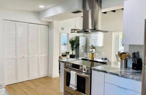 Pinewood Park Villa | Downtown Allure