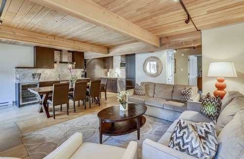 Downtown Condo | Downtown Aspen 2BR - Steps from lifts!