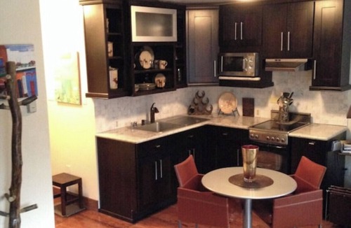 Aspen Condo | Downtown Aspen! Aspen Mountain & Cowhide! Comfy Bed, Quiet, Parking!