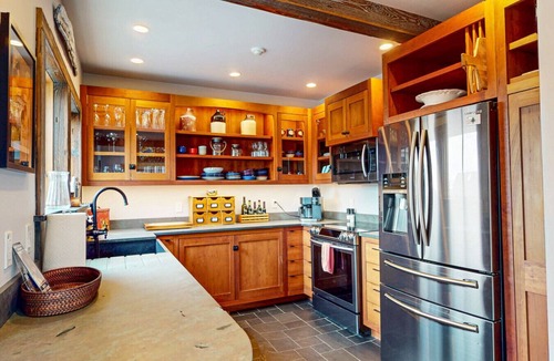 Boothbay Harbor House | Downtown Boothbay 3BR – Harbor Views, Private Deck, Walk Everywhere