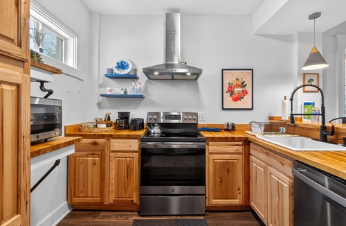 Old North End Apartment | Downtown Burlington Gem: Walk to Church St & Lake
