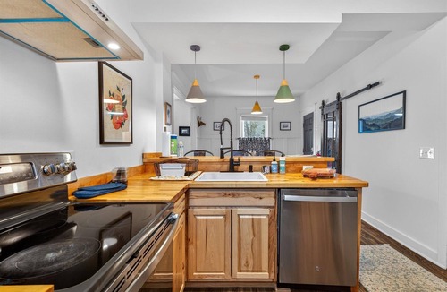 Old North End Apartment | Downtown Burlington Gem: Walk to Church St & Lake