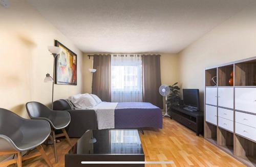 Downtown Edmonton House | Downtown Central Edmonton Entire Unit Condo 12 inches thick Mattress Non Smoking