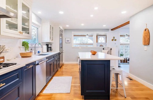 Chatham House | Downtown Chatham Gem – Walk to Beach, Shops, C.B.I, & Dining Family-Friendly!
