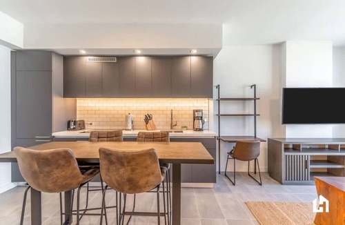 Downtown Miami Apartment | Downtown Condo: Rooftop Pool & Gym Access