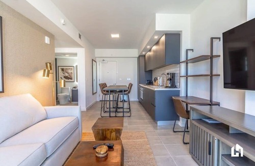 Downtown Miami Apartment | Downtown Condo: Rooftop Pool & Gym Access