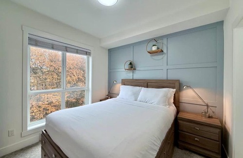 Surrey Apartment | Downtown Condo Vancouver Skytrain Free Parking