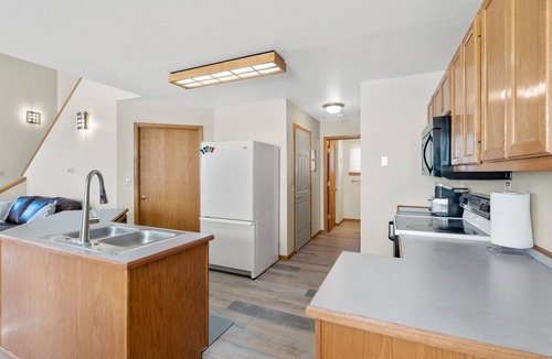 Loveland House | Downtown Getaway - Dog & Family Friendly!