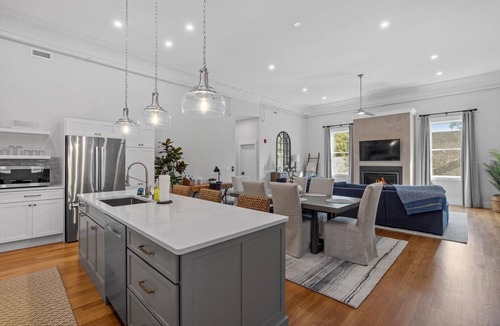 Meredith Condo | Downtown Meredith Luxury Escape