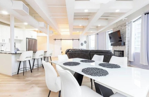 Downtown Edmonton Apartment | Downtown Spacious Luxury Loft Style Condo