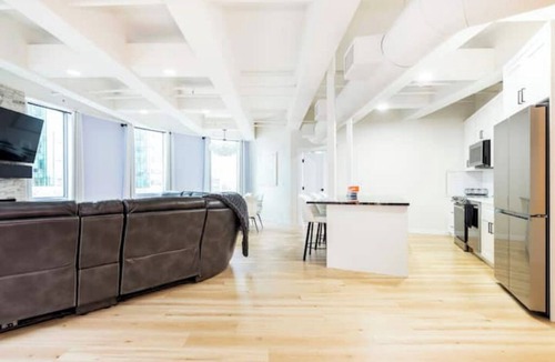 Downtown Edmonton Apartment | Downtown Spacious Luxury Loft Style Condo