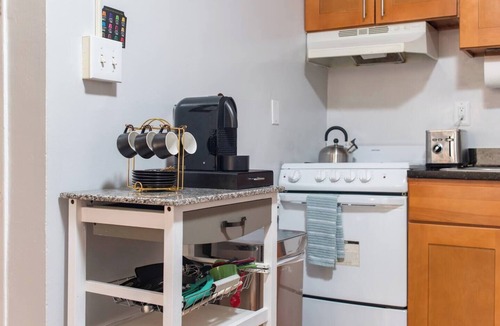 Theatre District Apartment | Downtown Studio Central Location Famous Nightlife Chinatown