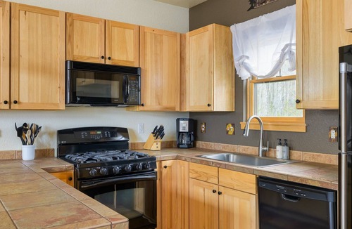 Rendezvous House | Downtown WP Cabin 120 I Private Hot Tub I Great Views I Bunk Room I Discounted Attractions