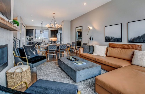 Winter Park House | Downtown WP Event Center Loft 96 I Rooftop Spa I Great Views I Bunks I Discounted Attractions