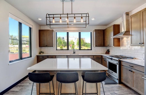 Winter Park House | Downtown WP Loft 21 I Rooftop Hot Tub & Lounge I Great Views I Bunks I Discounted Attractions