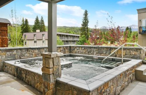 Winter Park House | Downtown WP Loft 308 I Huge Hot Tub I Great Views I Activity Program