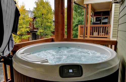 Winter Park House | Downtown WP Pond Villa 558 I Private Hot Tub I Great Views I Activity Program